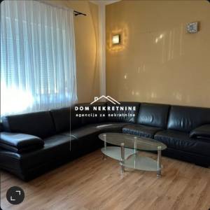 IZNAJMLJUJE SE TROSOBNI STAN U OSIJEKU U CENTRU