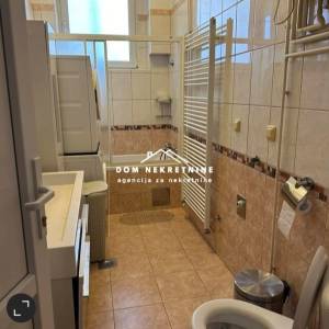 IZNAJMLJUJE SE TROSOBNI STAN U OSIJEKU U CENTRU