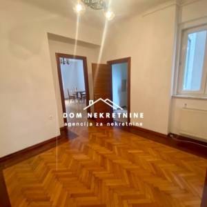 IZNAJMLJUJE SE TROSOBNI STAN U ZAGREBU