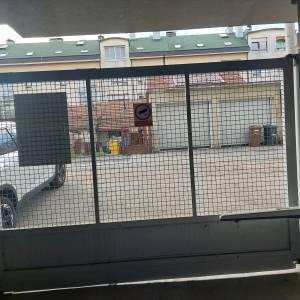 Iznajmljujem garažu na Trešnjevci u neposrednoj blizini Trešnj. placa.