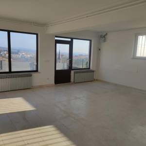 Iznajmljujemo poslovni prostor u Remetama broj 125/ Zagreb. - 82 m2