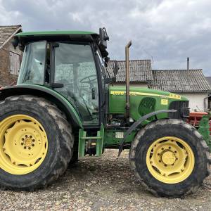 John Deere 5820