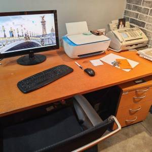 KVATRIĆ - PRILIKA - PRODAJA 3 STOLA, 3 STOLICE I ORMAR ZA URED!