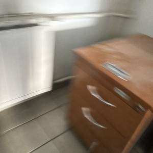 KVATRIĆ - PRILIKA - PRODAJA 3 STOLA, 3 STOLICE I ORMAR ZA URED!