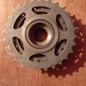 Lancanik sa 6 sajbi za bicikl.