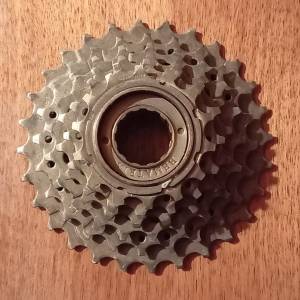 Lancanik sa 6 sajbi za bicikl.