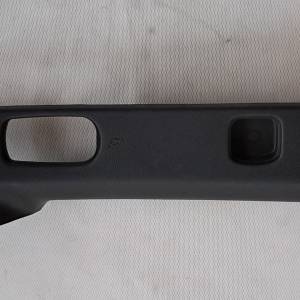 MAZDA 6 - Desna obloga nosača stražnje police prtljažnika NOVO !!!