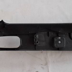 MAZDA 6 - Desna obloga nosača stražnje police prtljažnika NOVO !!!