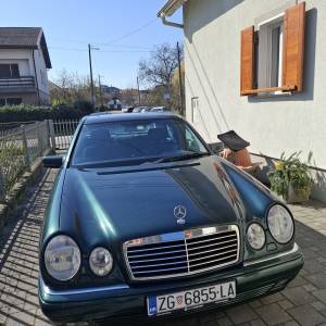 Mercedes Benz E200