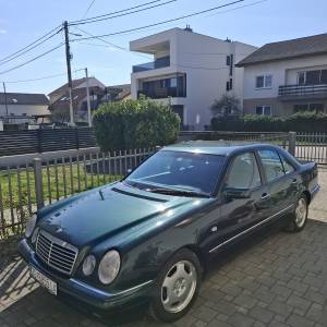 Mercedes Benz E200