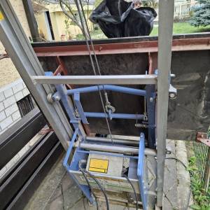 NAJAM KOSOG GEDA LIFTA ZA PODIZANJE/SPUŠTANJE MATERIJALA/OTPADA