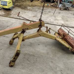 Naletni utovarivac Riko