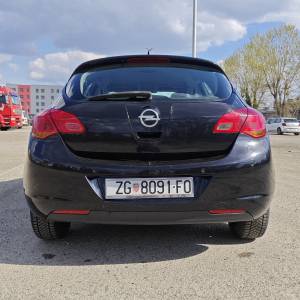 Opel Astra 1,7 CDTI, reg. do 09/26, novi set kvačila, 2 seta kotača