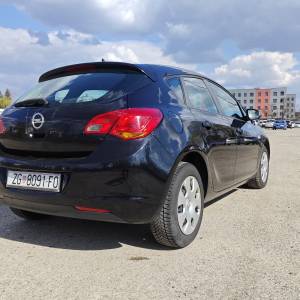Opel Astra 1,7 CDTI, reg. do 09/26, novi set kvačila, 2 seta kotača