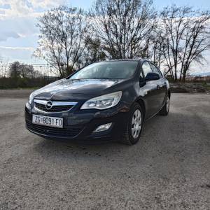 Opel Astra 1,7 CDTI, reg. do 09/26, novi set kvačila, 2 seta kotača