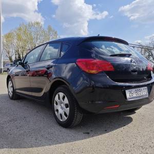 Opel Astra 1,7 CDTI, reg. do 09/26, novi set kvačila, 2 seta kotača