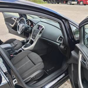 Opel Astra 1,7 CDTI, reg. do 09/26, novi set kvačila, 2 seta kotača