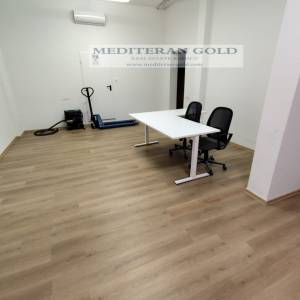 Poslovni prostor: Kaštel Novi, višenamjenski, veliki parking