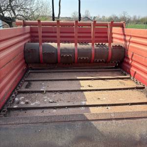 Prikolica za hranjenje stoke