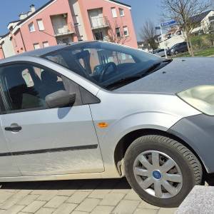 prodaje se ford fiesta