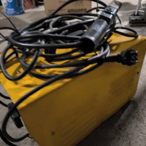 PRODAJEM APARAT ZA ZAVARIVANJE