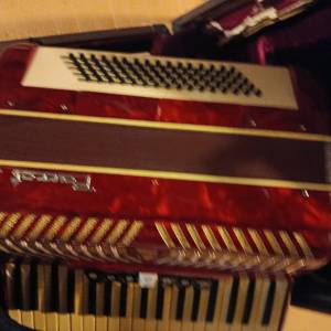 Prodajem harmoniku marke Parrot