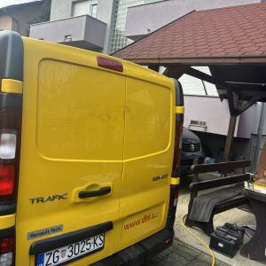 PRODAJEM RENAULT TRAFIC TERETNI 2.0 157TKM!