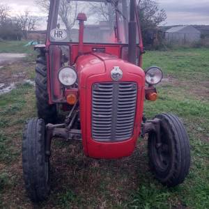 Prodajem traktor IMT 539