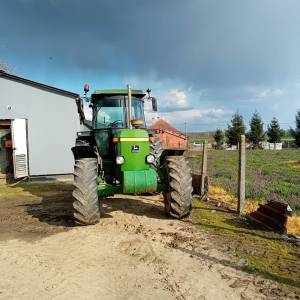 Prodajem traktor John Deere