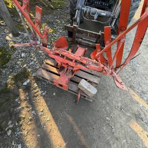 Prodajem zadnju brazdu za plug kuhn varimaster 153