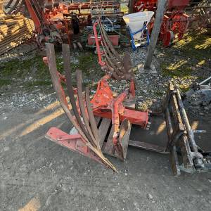 Prodajem zadnju brazdu za plug kuhn varimaster 153