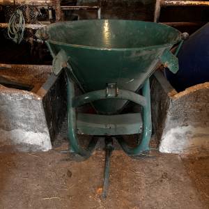 Prodajem dva rastepača umjetnog gnojiva i posipač za kukuruz