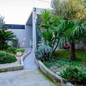 Renoviran dvosoban stan u neposrednoj blizini TC Joker