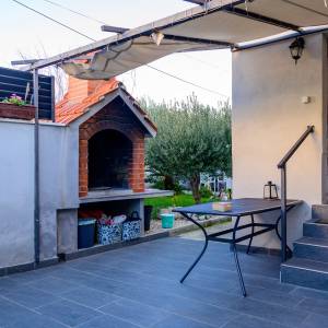 Renoviran dvosoban stan u neposrednoj blizini TC Joker