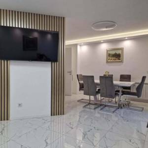 Samobor - Perivoj, 6-sobna kuća 195m2, garaža, PM, terase, uređeno!