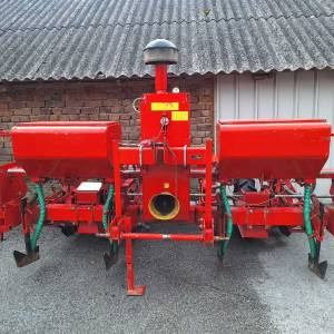 Sijačica za kukuruz BECKER 4 reda