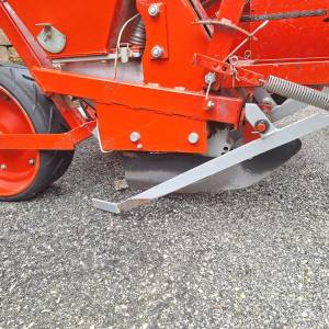 Sijačica za kukuruz BECKER 4 reda