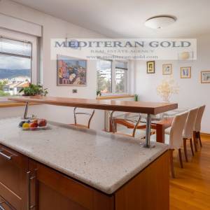 Split, Centar, četverosoban, dvoetažan stan