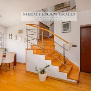 Split, Centar, četverosoban, dvoetažan stan