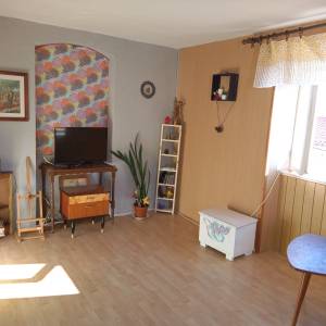 Split Varoš- Pogled na more, veliko dvorište i potencijal nadogradnje