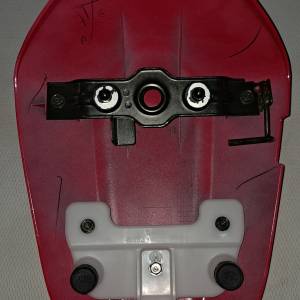 SUZUKI GSX-R 1000 - Poklopac suvozačevog sjedala