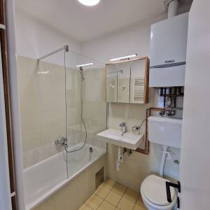 Svijetao, renoviran stan u centru Samobora s pogledom i privatnim park