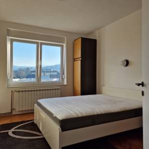 Svijetao, renoviran stan u centru Samobora s pogledom i privatnim park