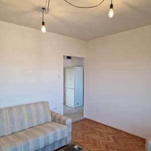 Svijetao, renoviran stan u centru Samobora s pogledom i privatnim park