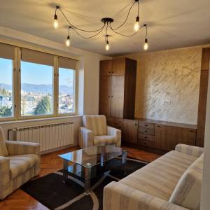 Svijetao, renoviran stan u centru Samobora s pogledom i privatnim park