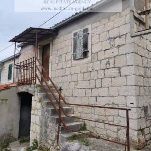 Trogir, Čiovo, Okrug Donji, na prodaju dvije autentične kamene kuće