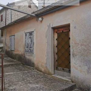 Trogir, Čiovo, Okrug Donji, na prodaju dvije autentične kamene kuće