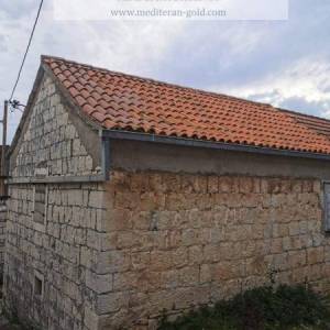 Trogir, Čiovo, Okrug Donji, na prodaju dvije autentične kamene kuće