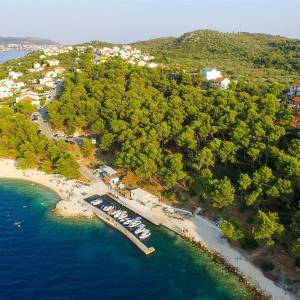 Trogir, Čiovo, Okrug Donji, prodaje se kuća za uređenje