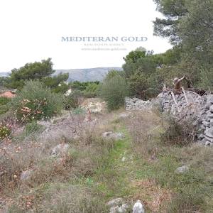 Trogir, Čiovo, poviše kampa Rožac, prodaje se negrađevno zemljište